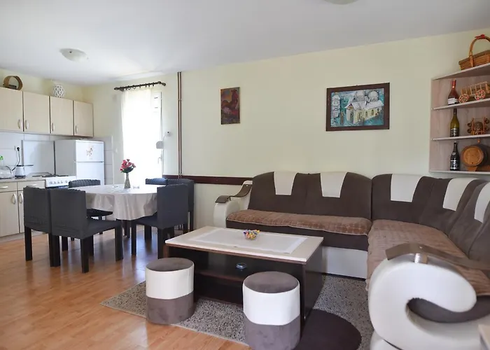 Zlatni Bor 즐라티보